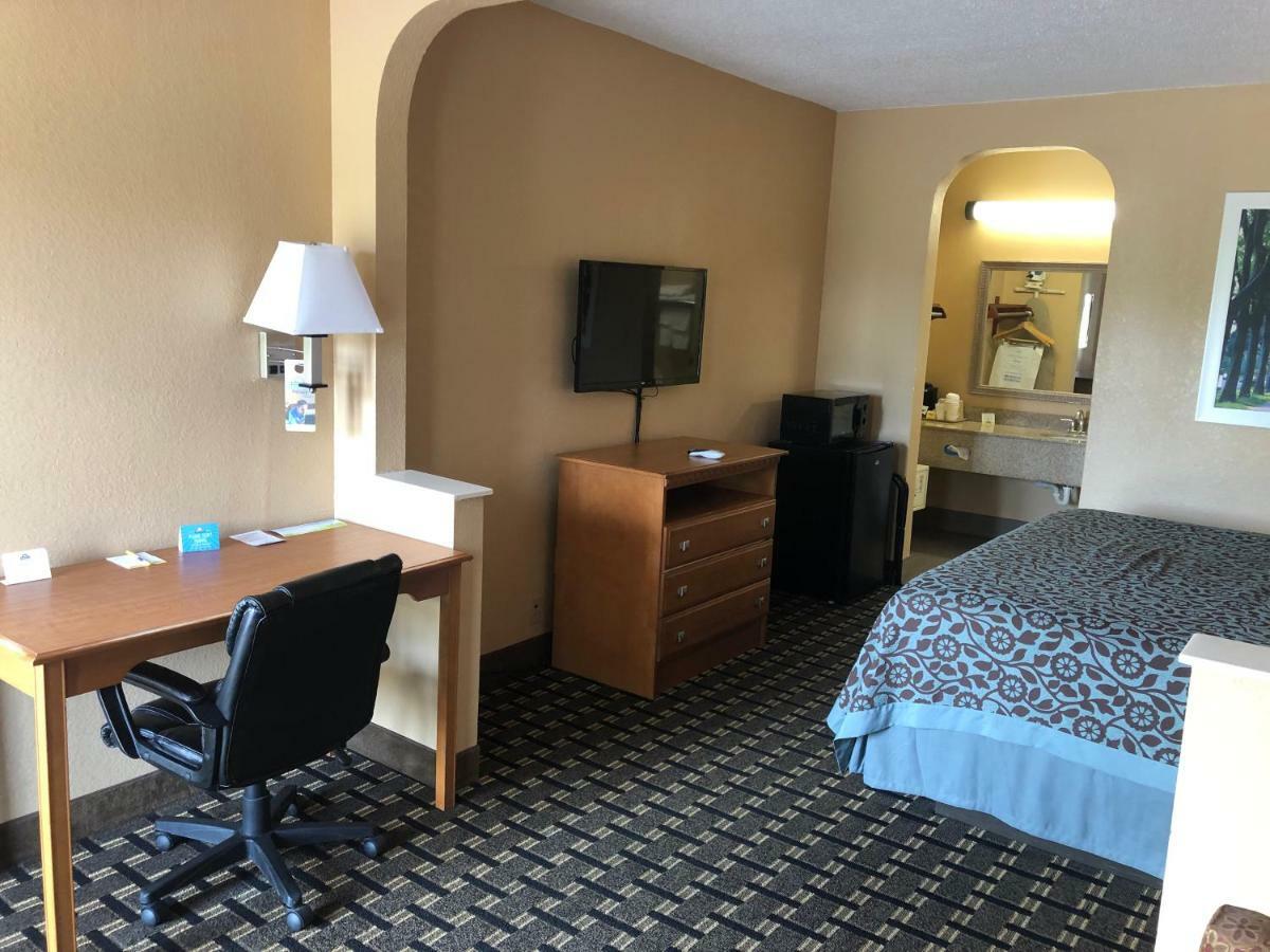 Days Inn By Wyndham Columbus Exterior foto