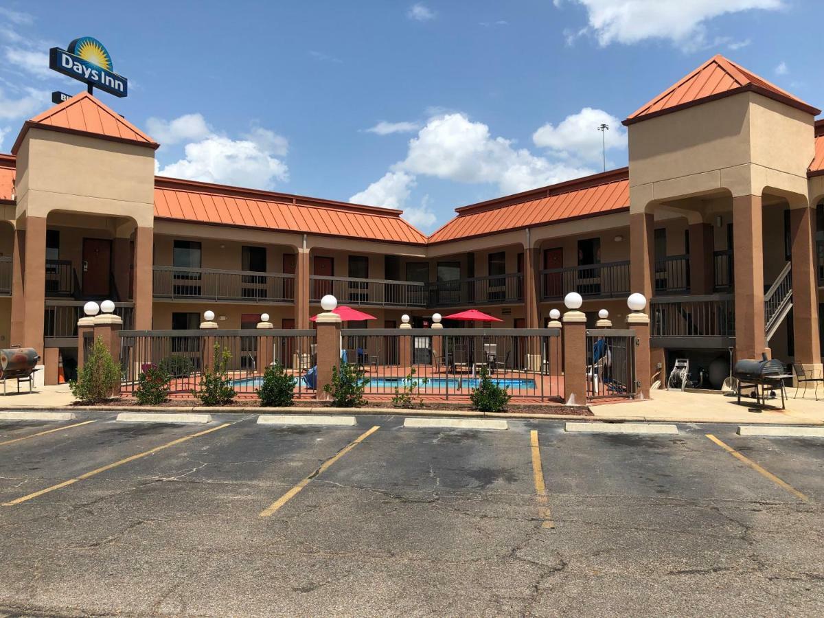 Days Inn By Wyndham Columbus Exterior foto